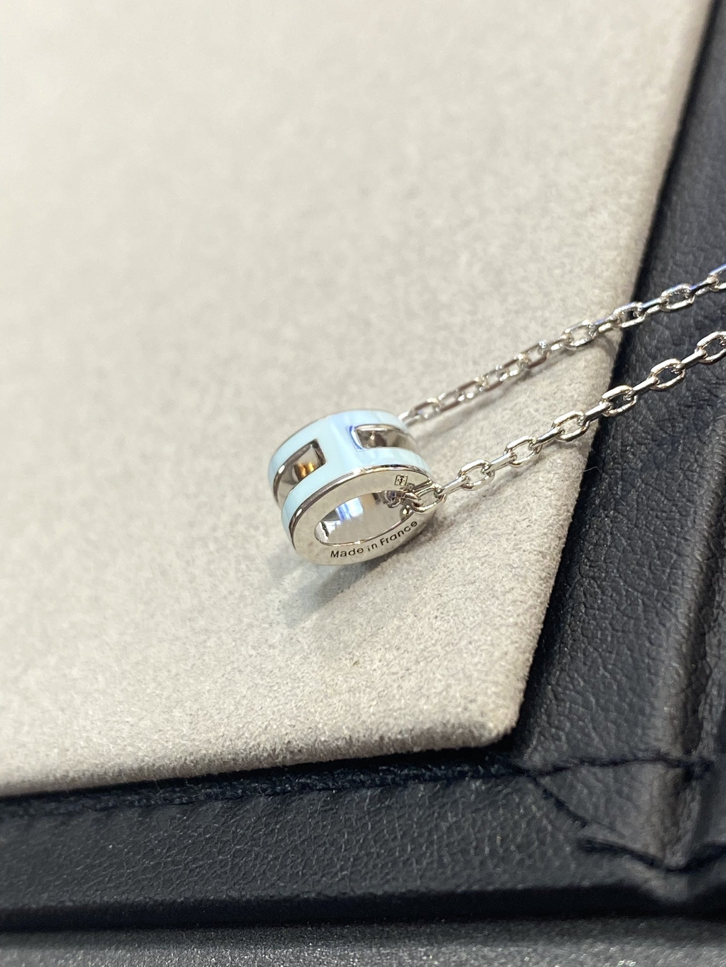 ¡®Lume Jewelry¡¯POP H LIGHT BLUE NECKLACE