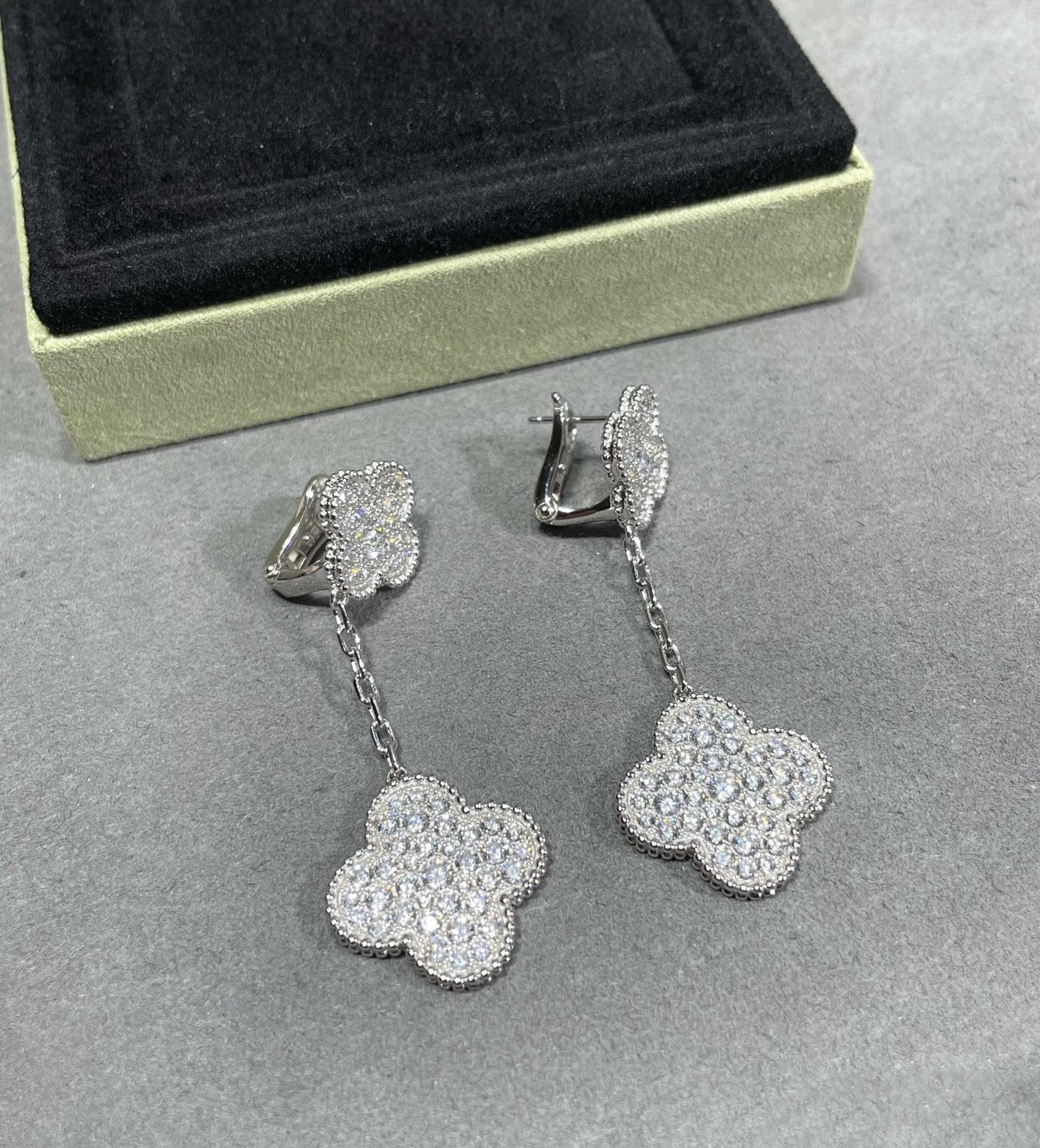 ¡®Lume Jewelry¡¯CLOVER 2 MOTIFS DIAMOND PAVED SILVER EARRINGS