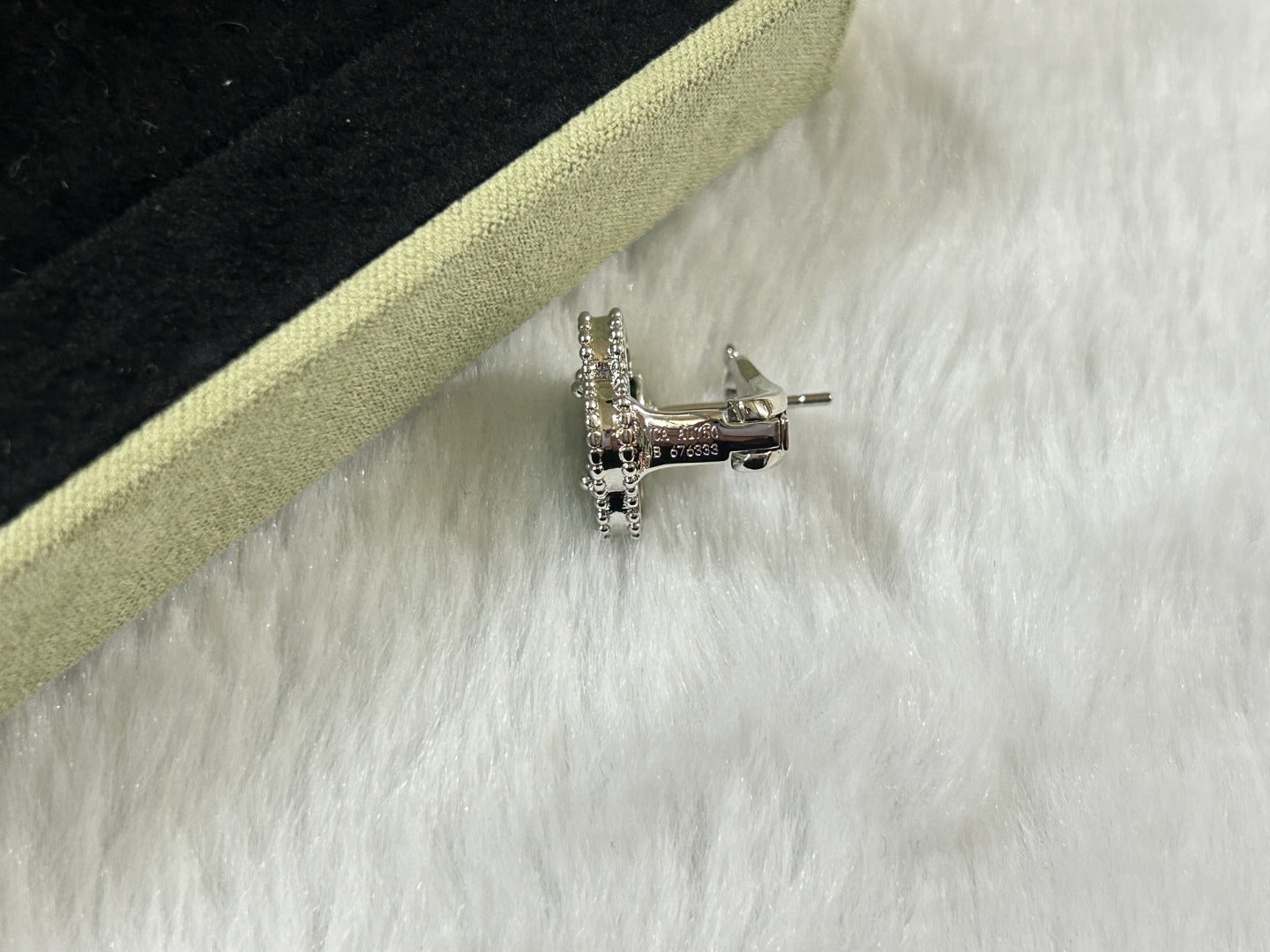 ¡®Lume Jewelry¡¯CLOVER PIETERSITE MEDIUM STUD EARRINGS