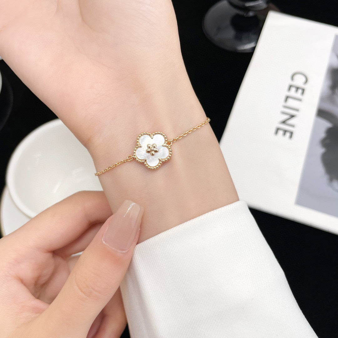 ¡®Lume Jewelry¡¯LUCKY WHITE MOP PLUM BLOSSOM BRACELET