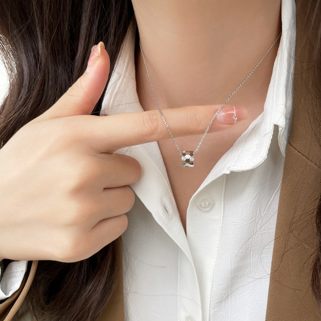 ¡®Lume Jewelry¡¯BEE MINI PEDANT DIAMOND NECKLACE