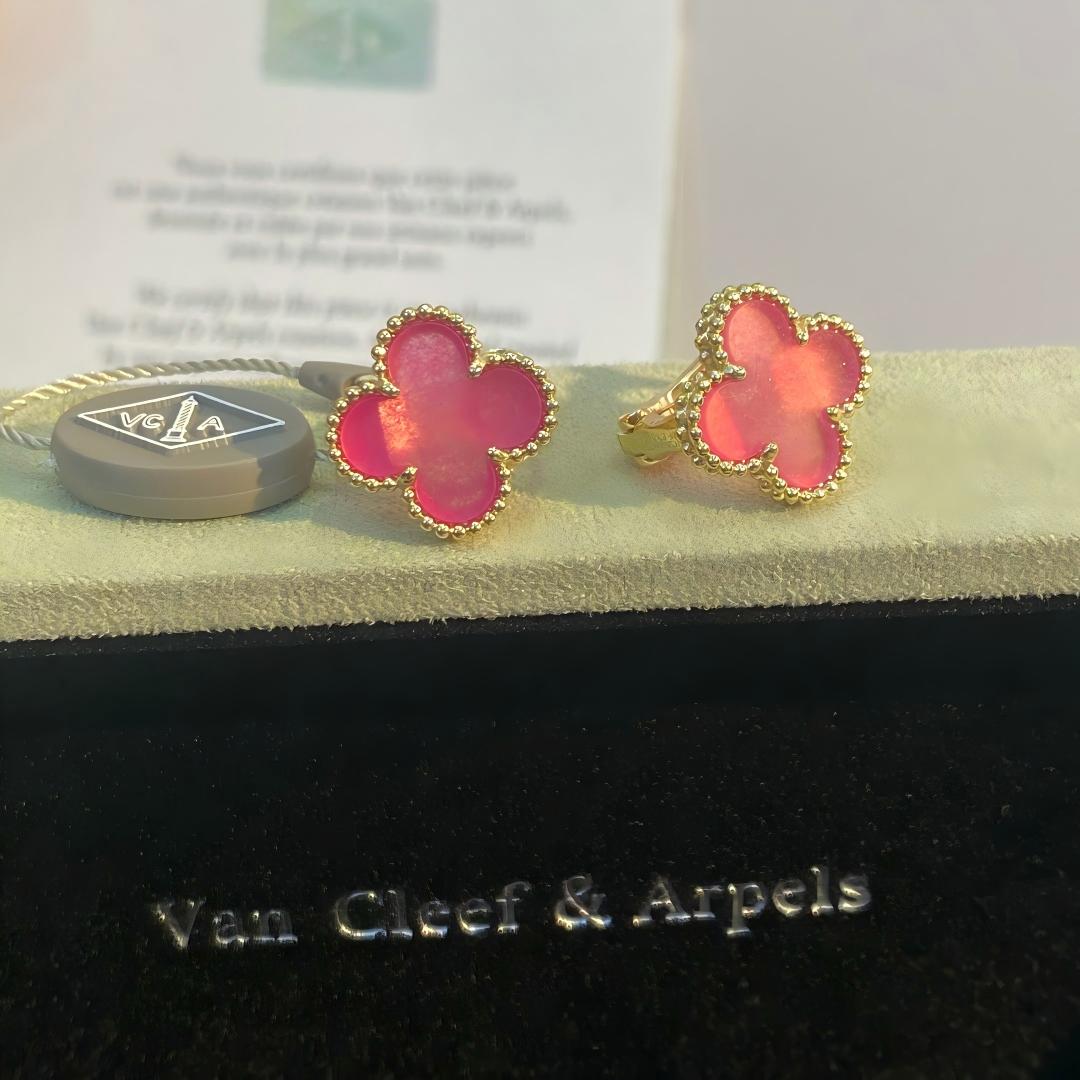 [Lume Jewelry]NEW CLOVER 15MM PINK ENAMEL STUD EARRINGS