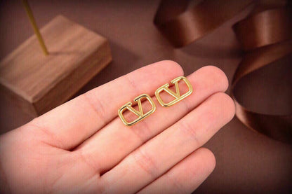 [Lume Jewelry]Gold V-shaped stud earrings