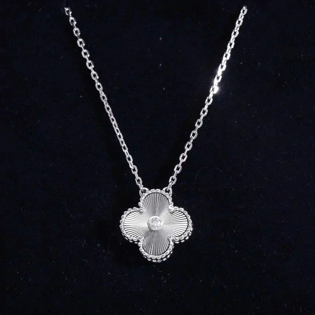 ¡®Lume Jewelry¡¯CLOVER  15MM DIAMOND LASER NECKLACE SILVER
