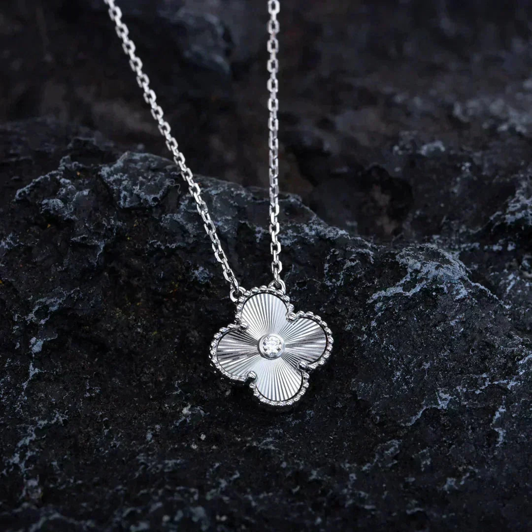 ¡®Lume Jewelry¡¯CLOVER  15MM DIAMOND LASER NECKLACE SILVER