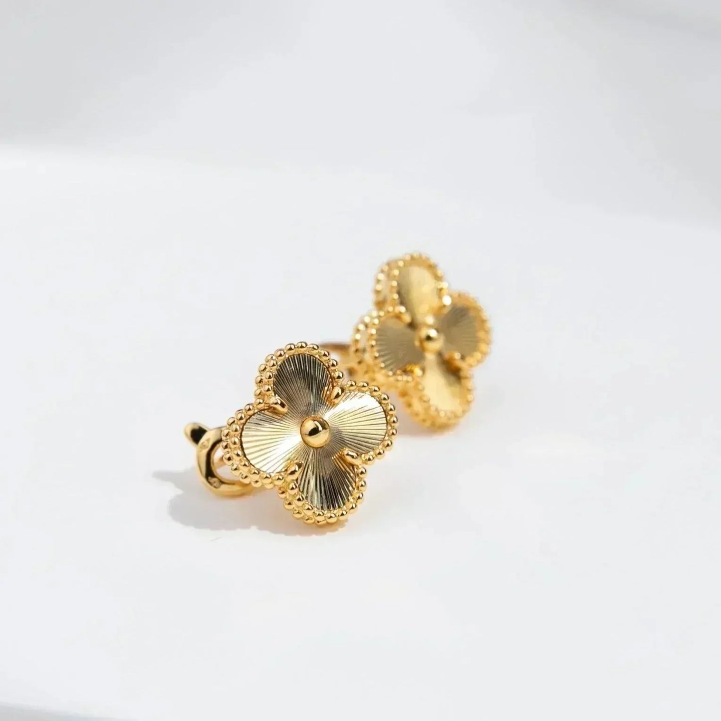 ¡®Lume Jewelry¡¯CLOVER MEDIUM 1 MOTIFS LASER EARRINGS
