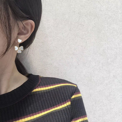 ¡®Lume Jewelry¡¯CLOVER SWEET WHITE MOP EARRINGS