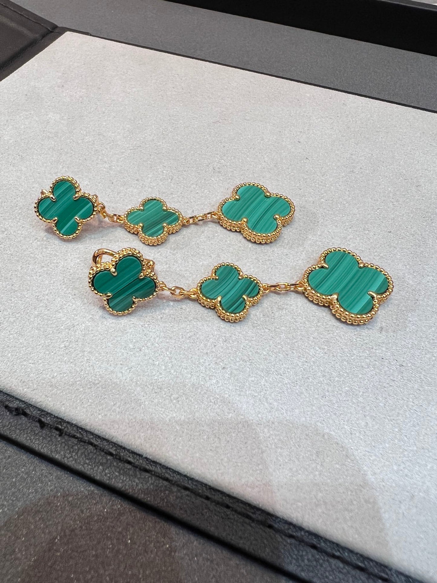 ¡®Lume Jewelry¡¯CLOVER MALACHITE 3 MOTIFS GOLD