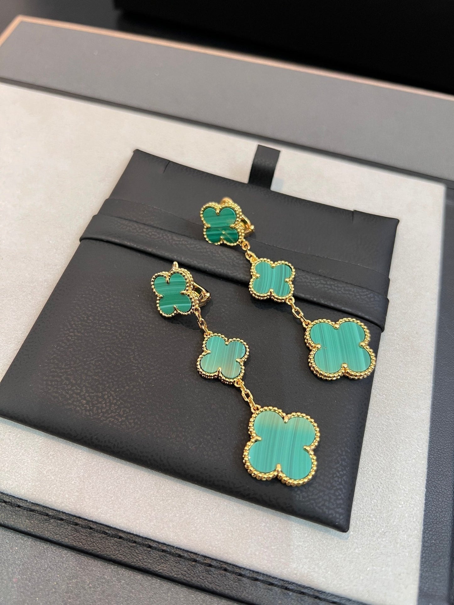 ¡®Lume Jewelry¡¯CLOVER MALACHITE 3 MOTIFS GOLD