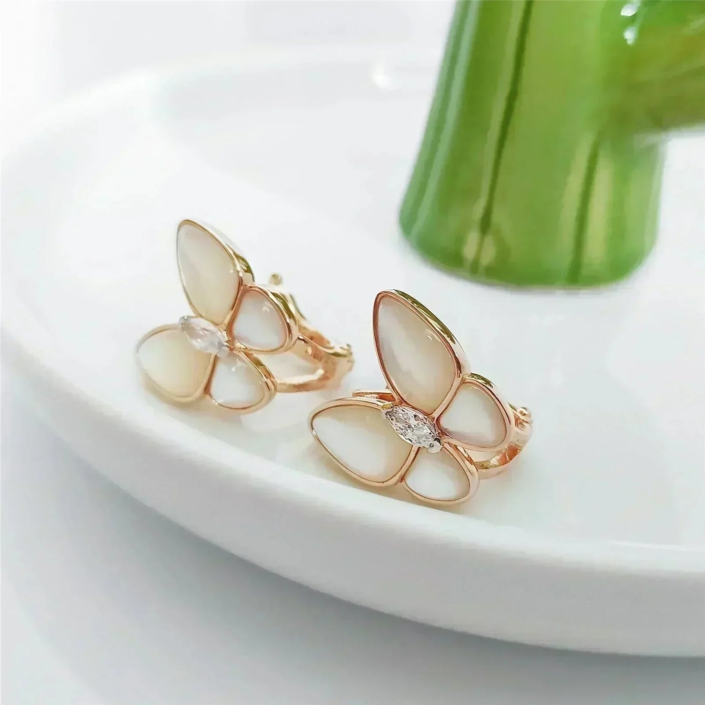 ¡®Lume Jewelry¡¯BUTTERFLY MOP DIAMOND EARRINGS