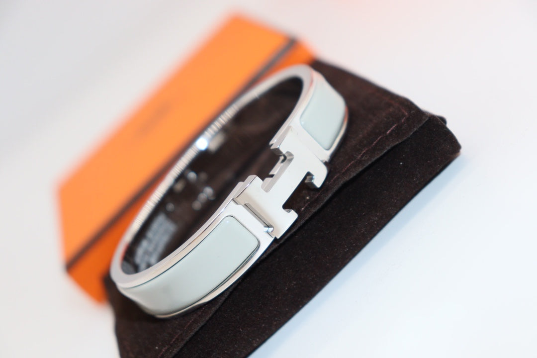 ¡®Lume Jewelry¡¯H LIGHT BLUE BRACELET