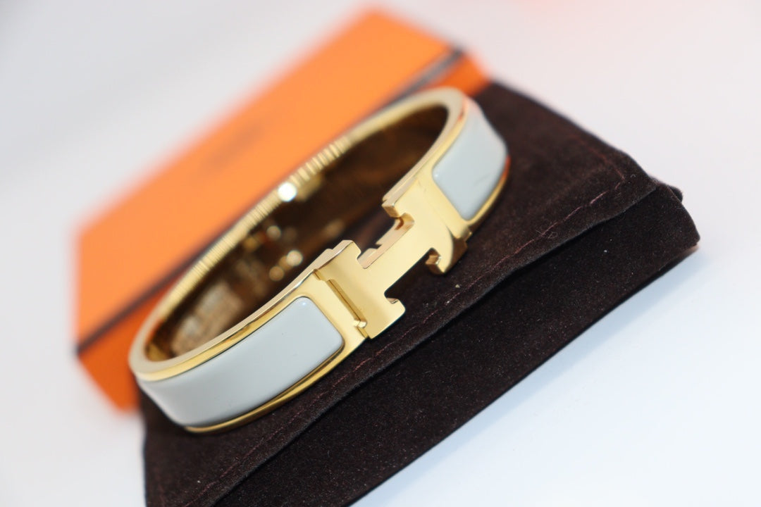 ¡®Lume Jewelry¡¯H LIGHT BLUE BRACELET