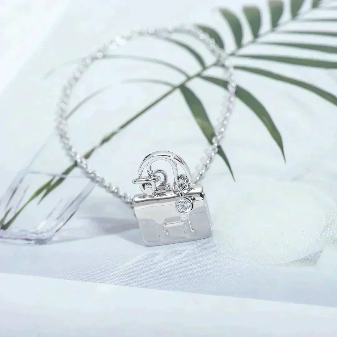 ¡®Lume Jewelry¡¯AMULETTE PEDANT SILVER NECKLACE