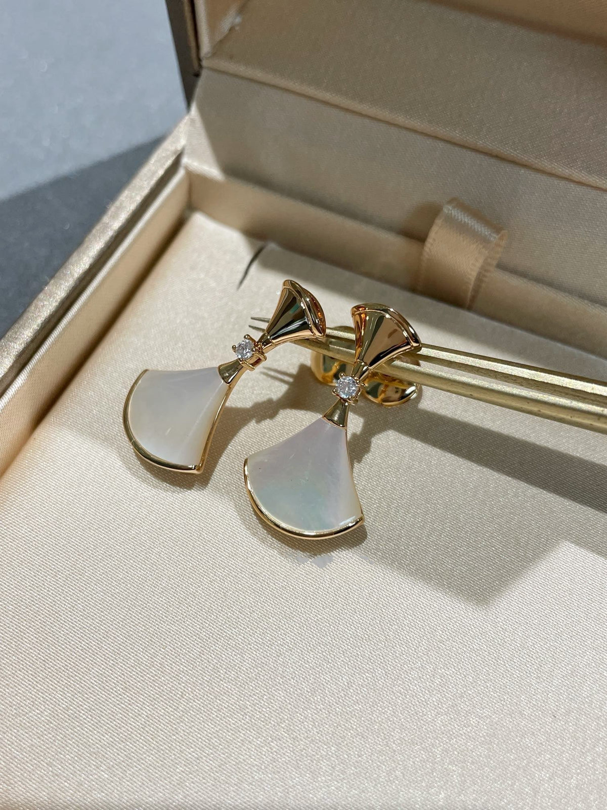 [Lume Jewelry]DREAM MOP 1 DIAMOND EARRINGS