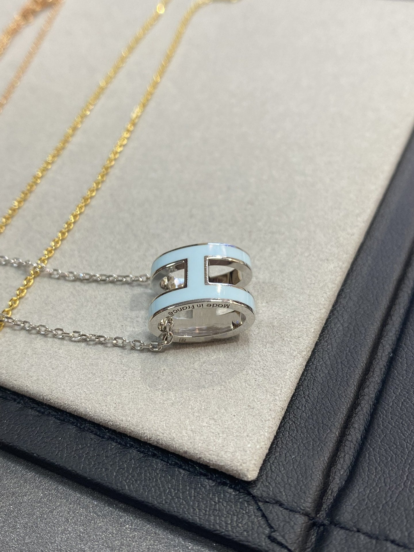 ¡®Lume Jewelry¡¯POP H LIGHT BLUE NECKLACE