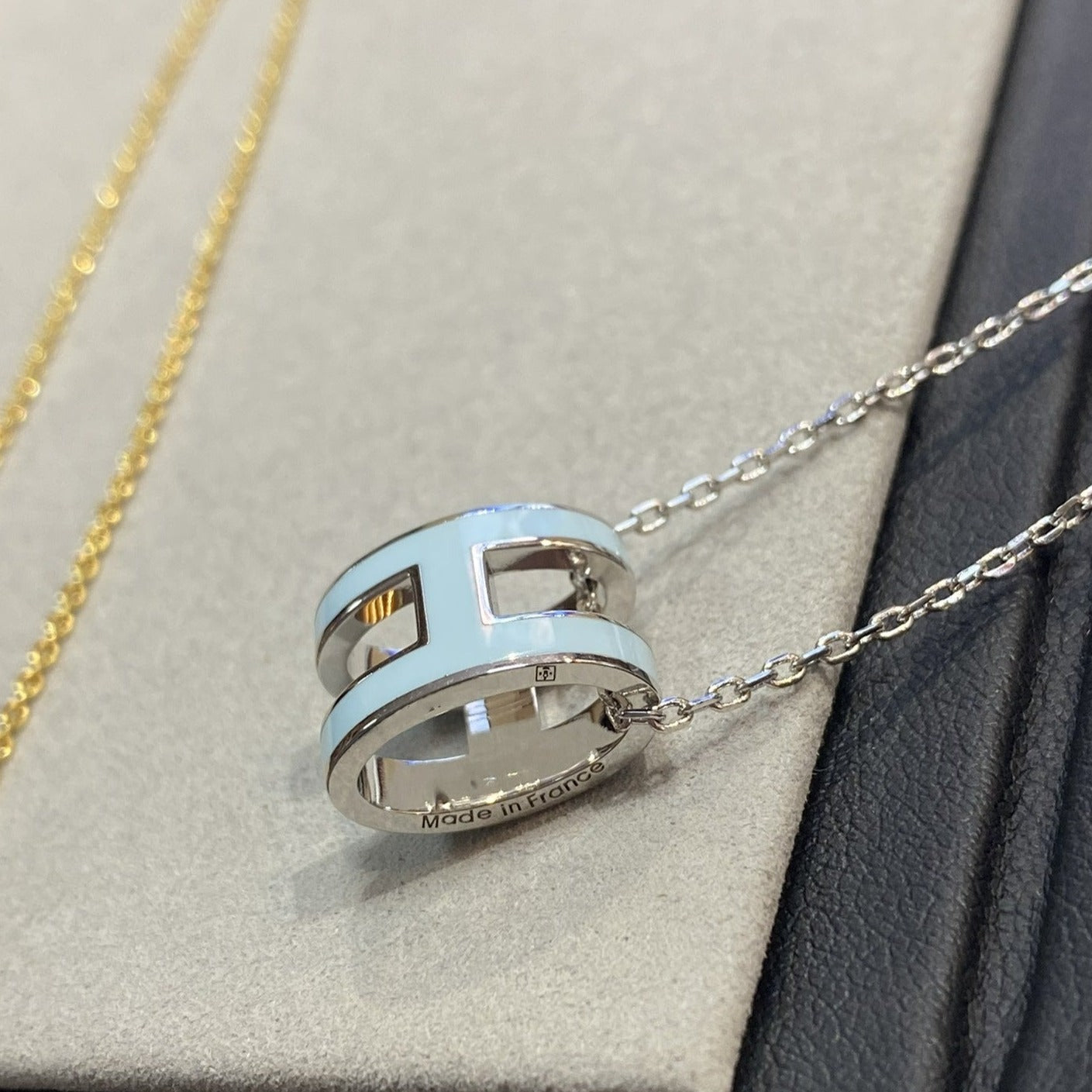 ¡®Lume Jewelry¡¯POP H LIGHT BLUE NECKLACE