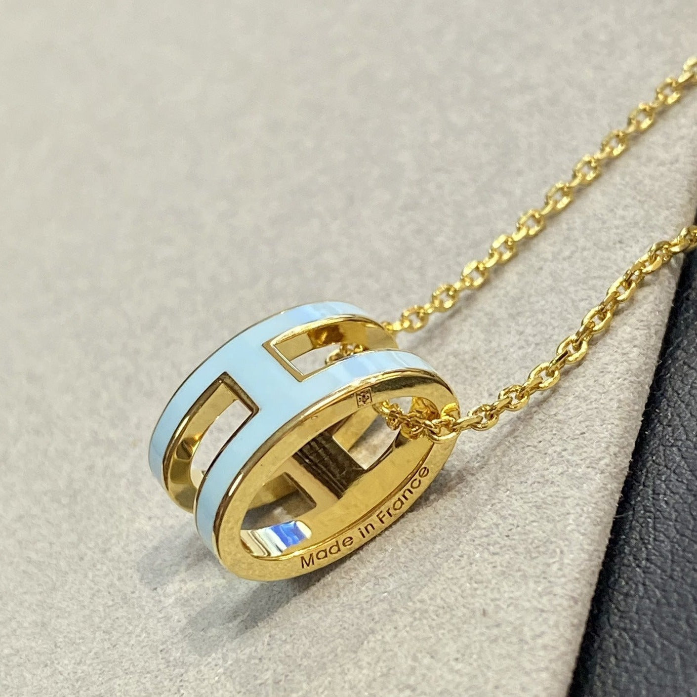 ¡®Lume Jewelry¡¯POP H LIGHT BLUE NECKLACE