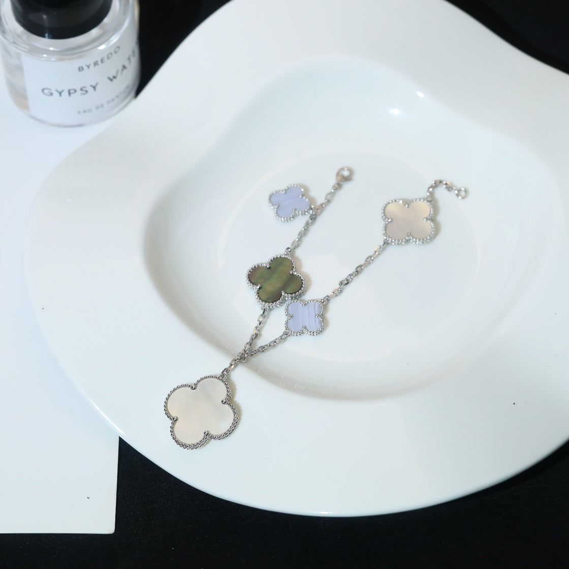 ¡®Lume Jewelry¡¯CLOVER BRACELET 5 MOTIFS MOP CHALCEDONY SILVER