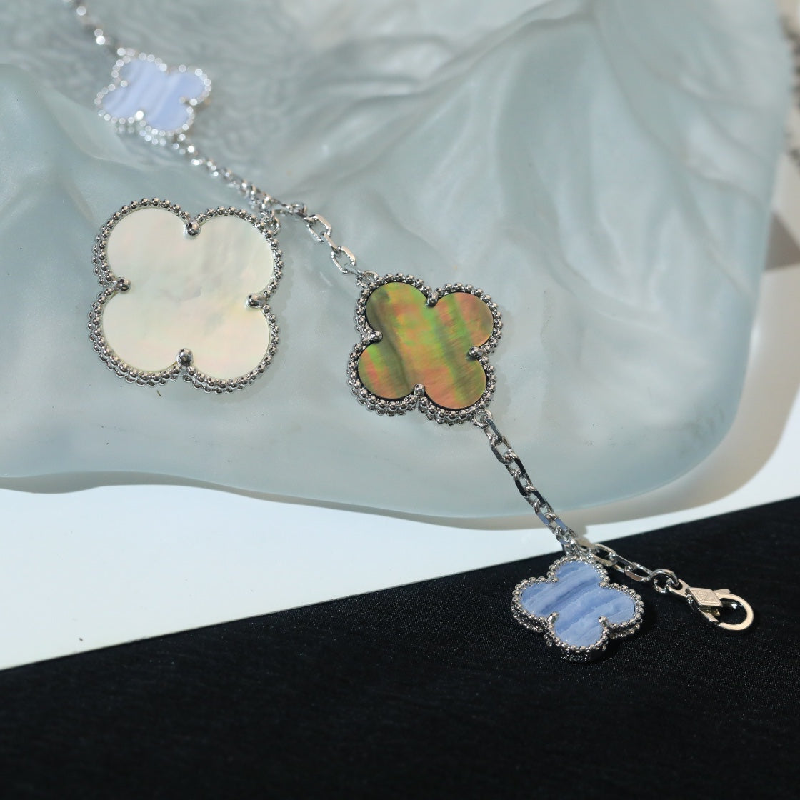 ¡®Lume Jewelry¡¯CLOVER BRACELET 5 MOTIFS MOP CHALCEDONY SILVER