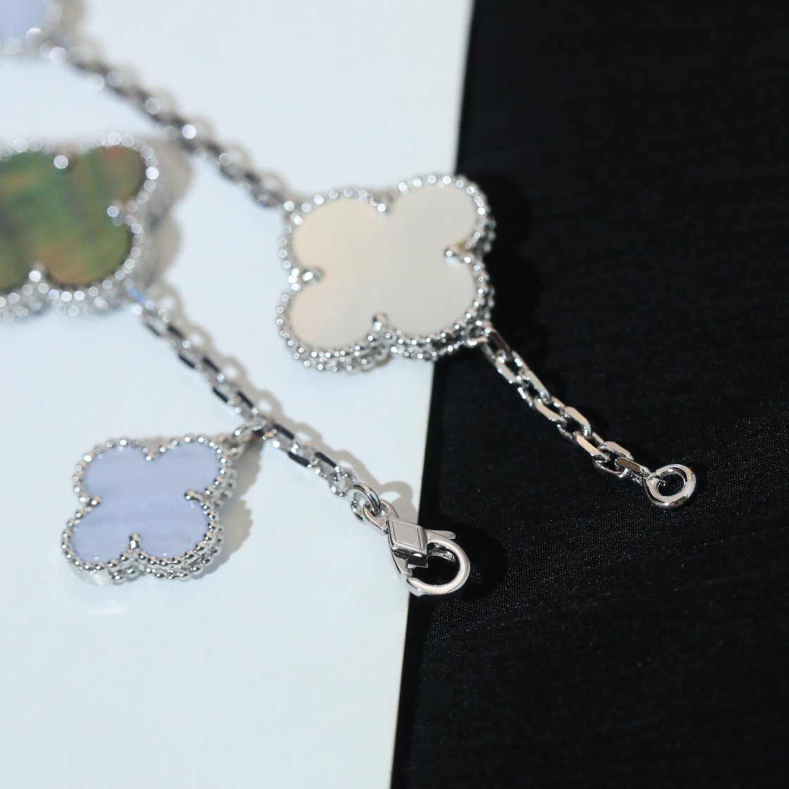 ¡®Lume Jewelry¡¯CLOVER BRACELET 5 MOTIFS MOP CHALCEDONY SILVER