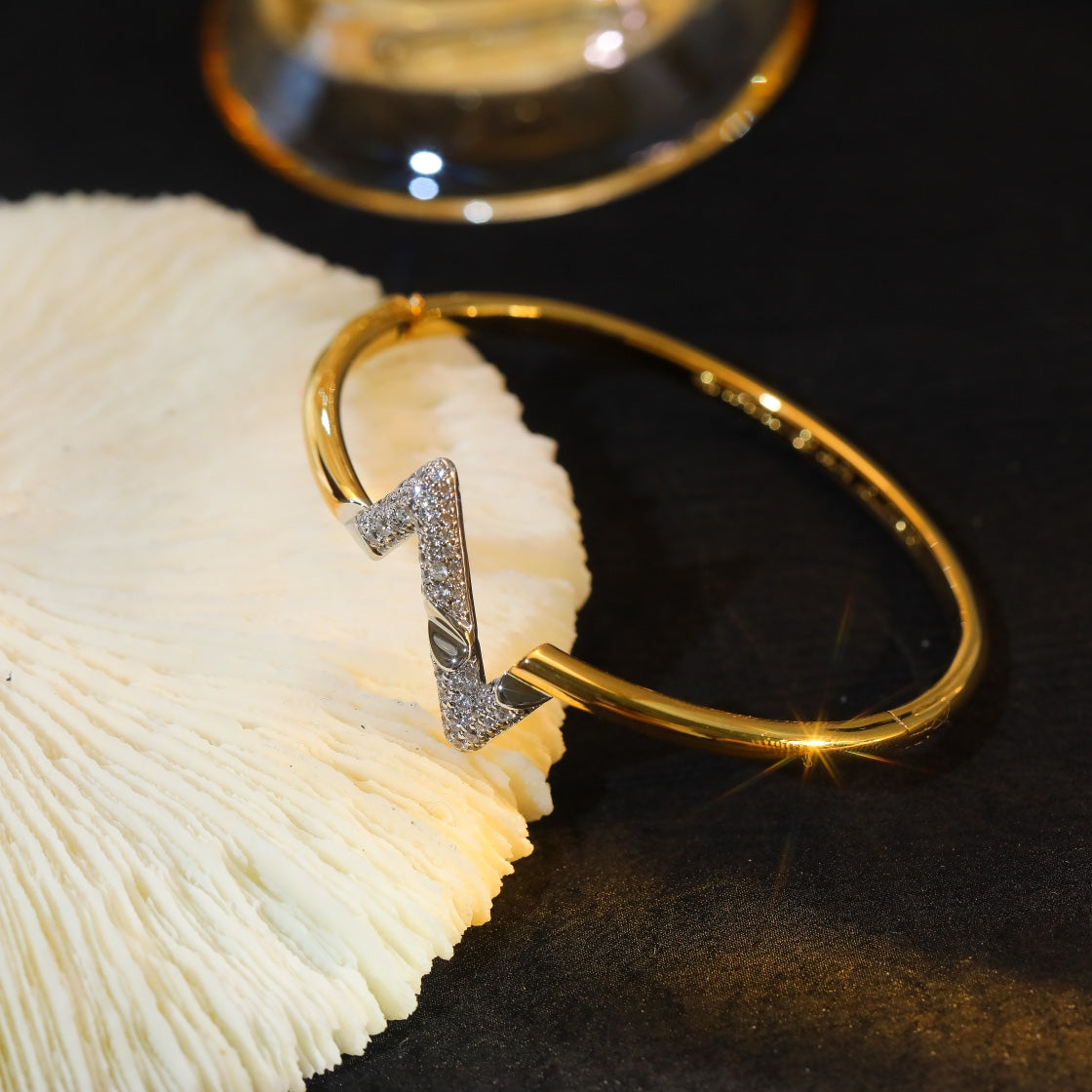 ¡®Lume Jewelry¡¯VOLTE UPSITE DOWN GOLD DIAMOND BRACELET
