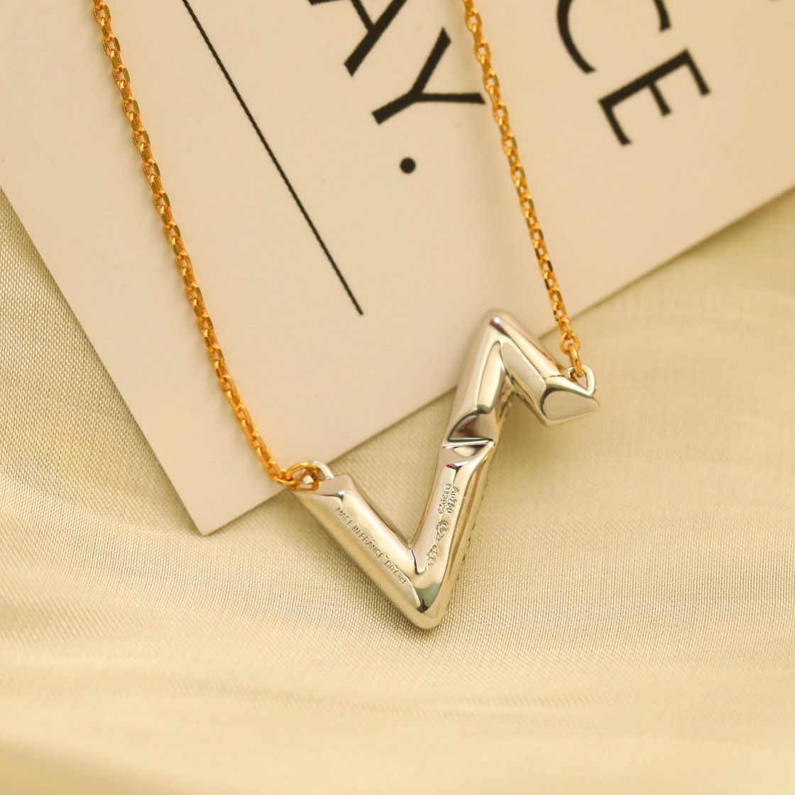 ¡®Lume Jewelry¡¯VOLT SILVER DIAMOND PEDANT NECKLACE