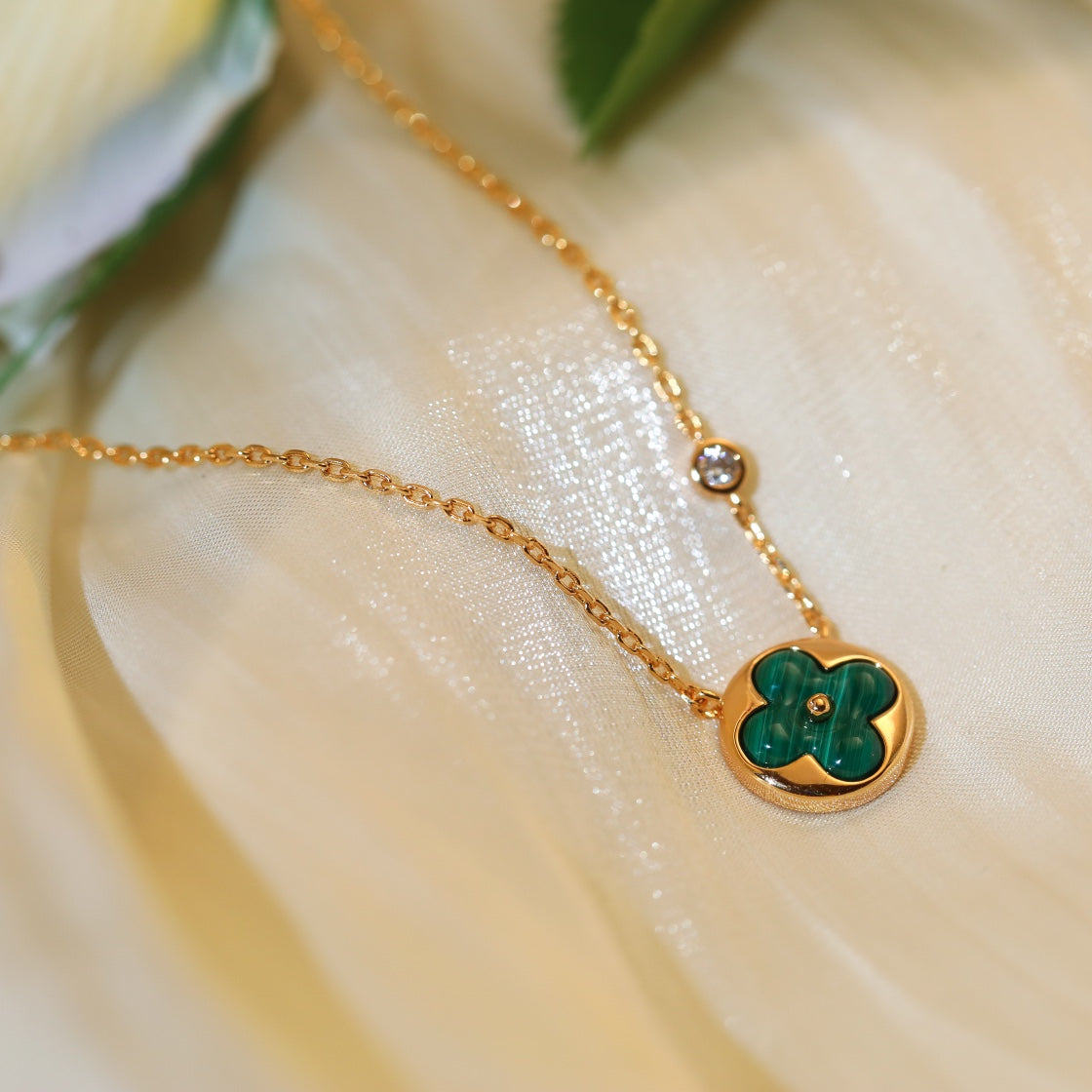 ¡®Lume Jewelry¡¯SUN PEDANT PINK GOLD 1 DIAMOND NECKLACE