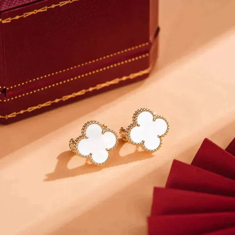 ¡®Lume Jewelry¡¯CLOVER MEDIUM 1 MOTIFS  WHITE MOP STUD EARRINGS