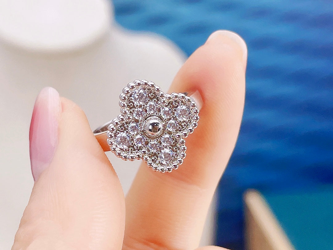 ¡®Lume Jewelry¡¯CLOVER DIAMOND RING
