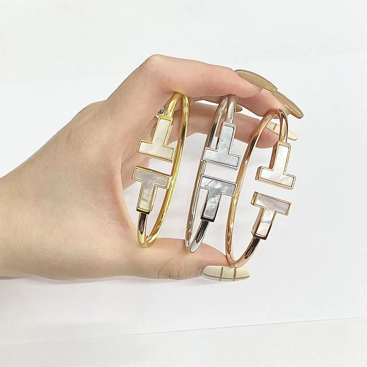 [Lume Jewelry]T WIDE MOP OPEN BRACELET