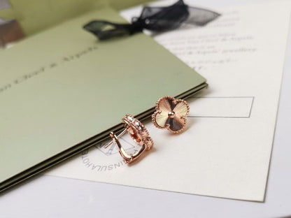 ¡®Lume Jewelry¡¯CLOVER MEDIUM STUD EARRINGS