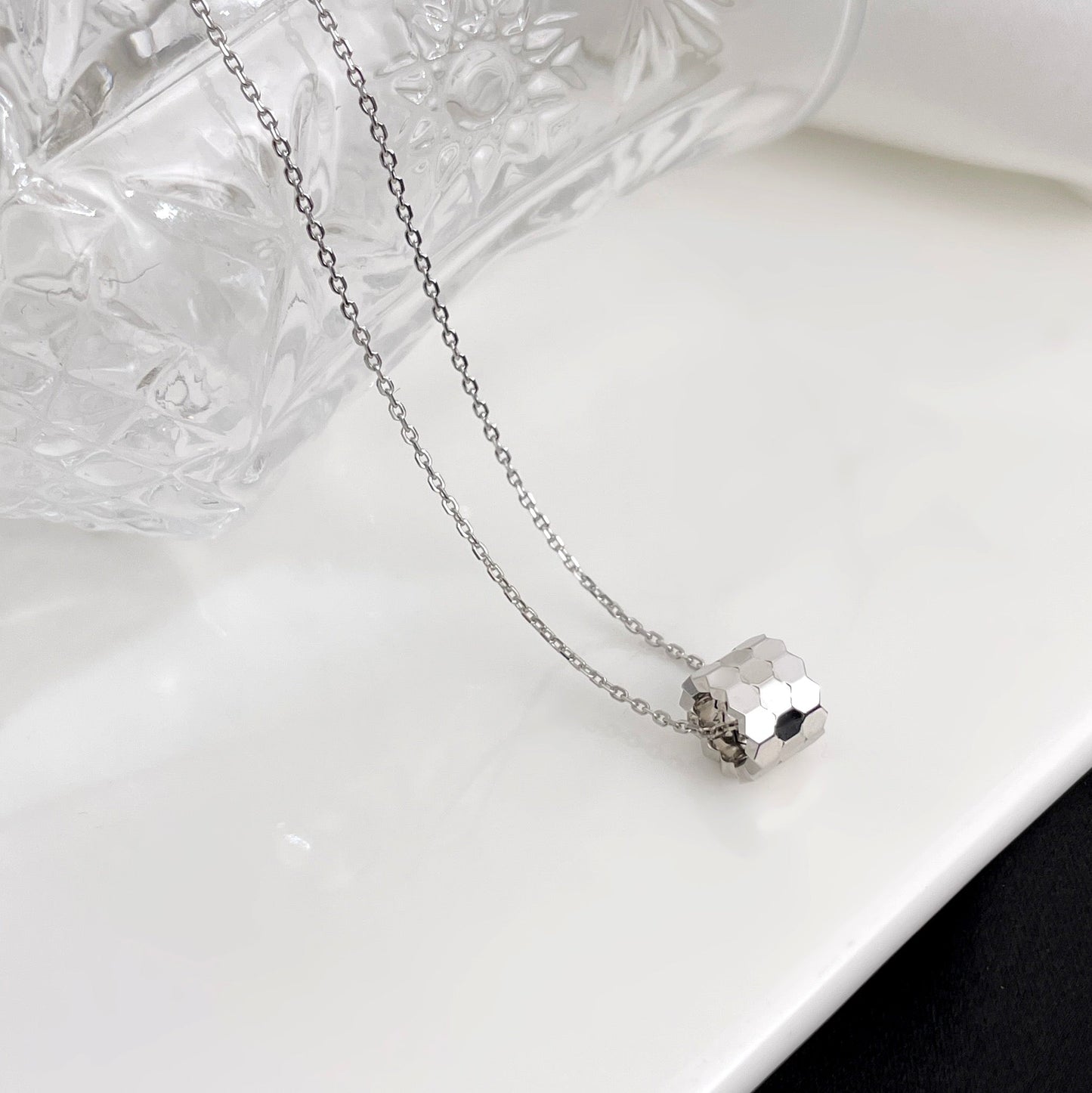 ¡®Lume Jewelry¡¯BEE MINI NECKLACE