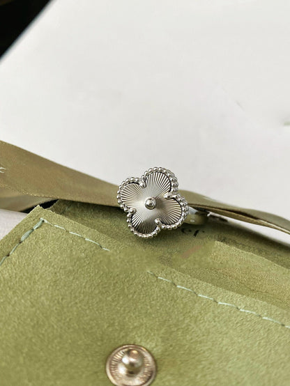 ¡®Lume Jewelry¡¯CLOVER SILVER RING