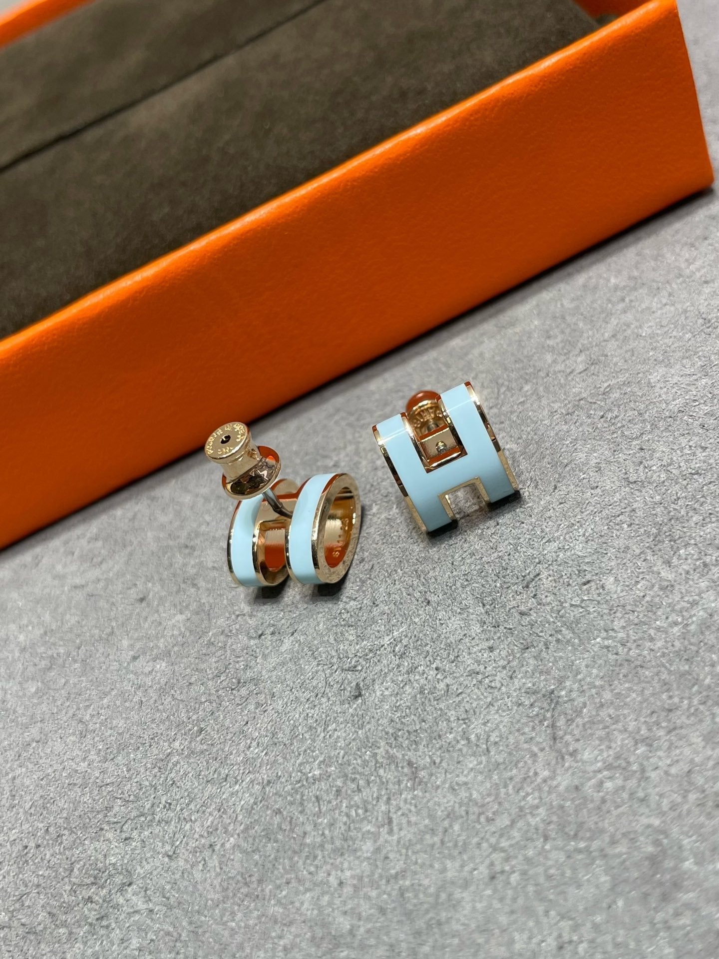 ¡®Lume Jewelry¡¯POP H SKY BLUE STUD EARRINGS