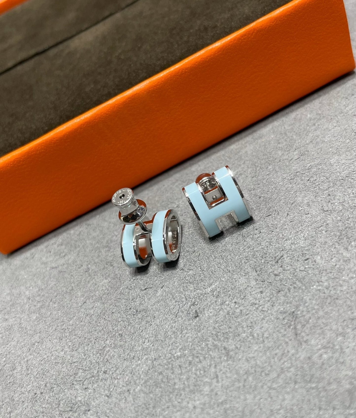 ¡®Lume Jewelry¡¯POP H SKY BLUE STUD EARRINGS