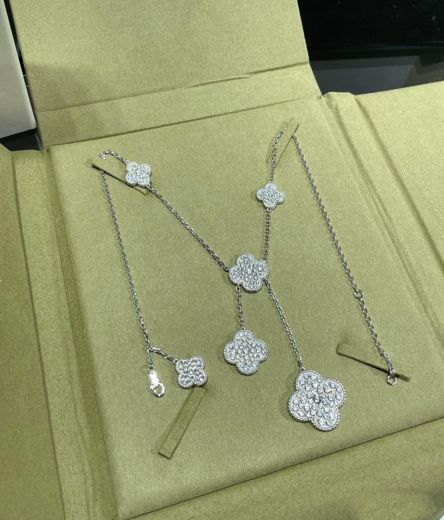 ¡®Lume Jewelry¡¯CLOVER 6 MOTIF DIAMOND PAVED NECKLACE