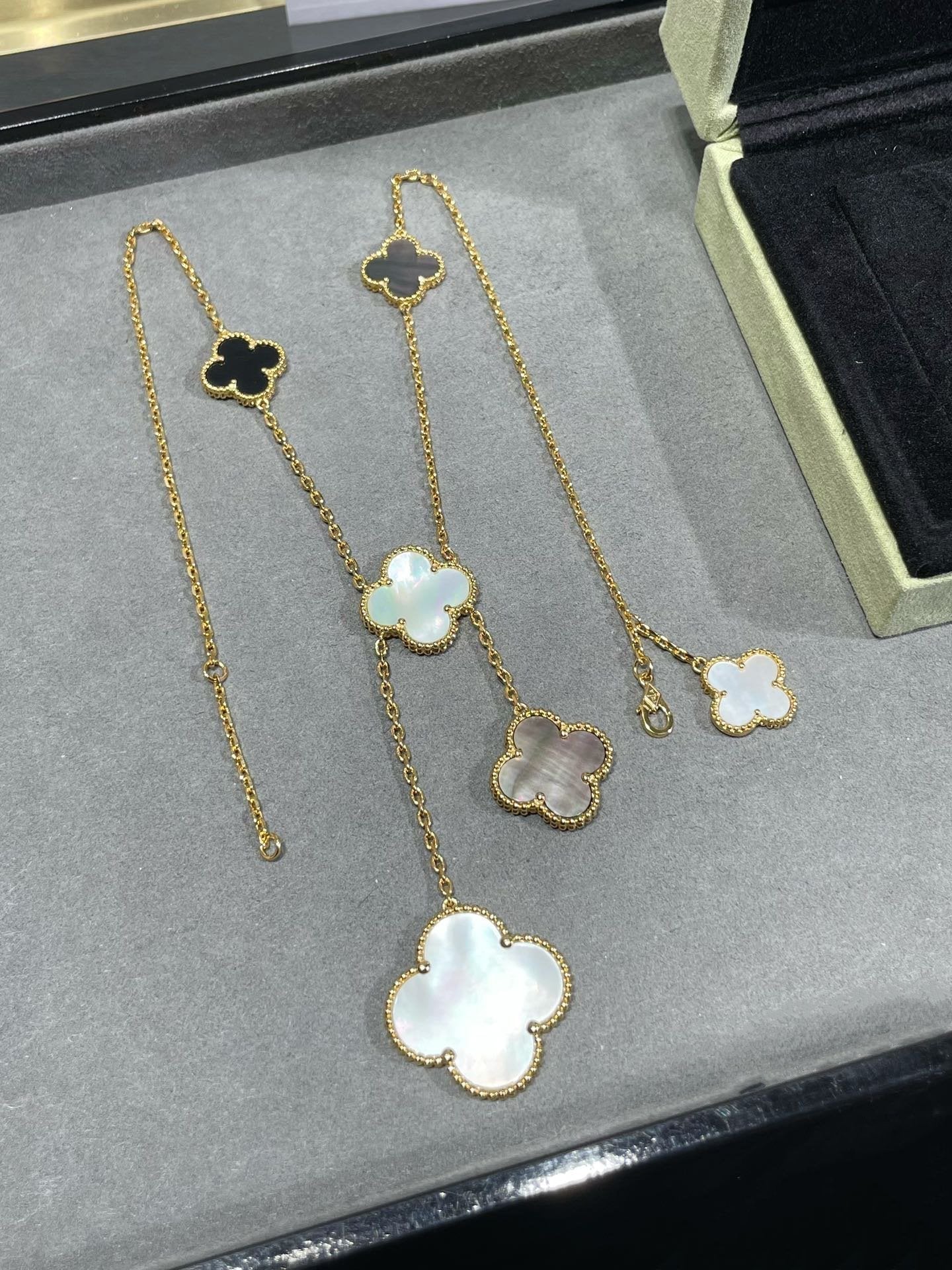 ¡®Lume Jewelry¡¯CLOVER 6 MOTIF MOP ONYX GOLD NECKLACE