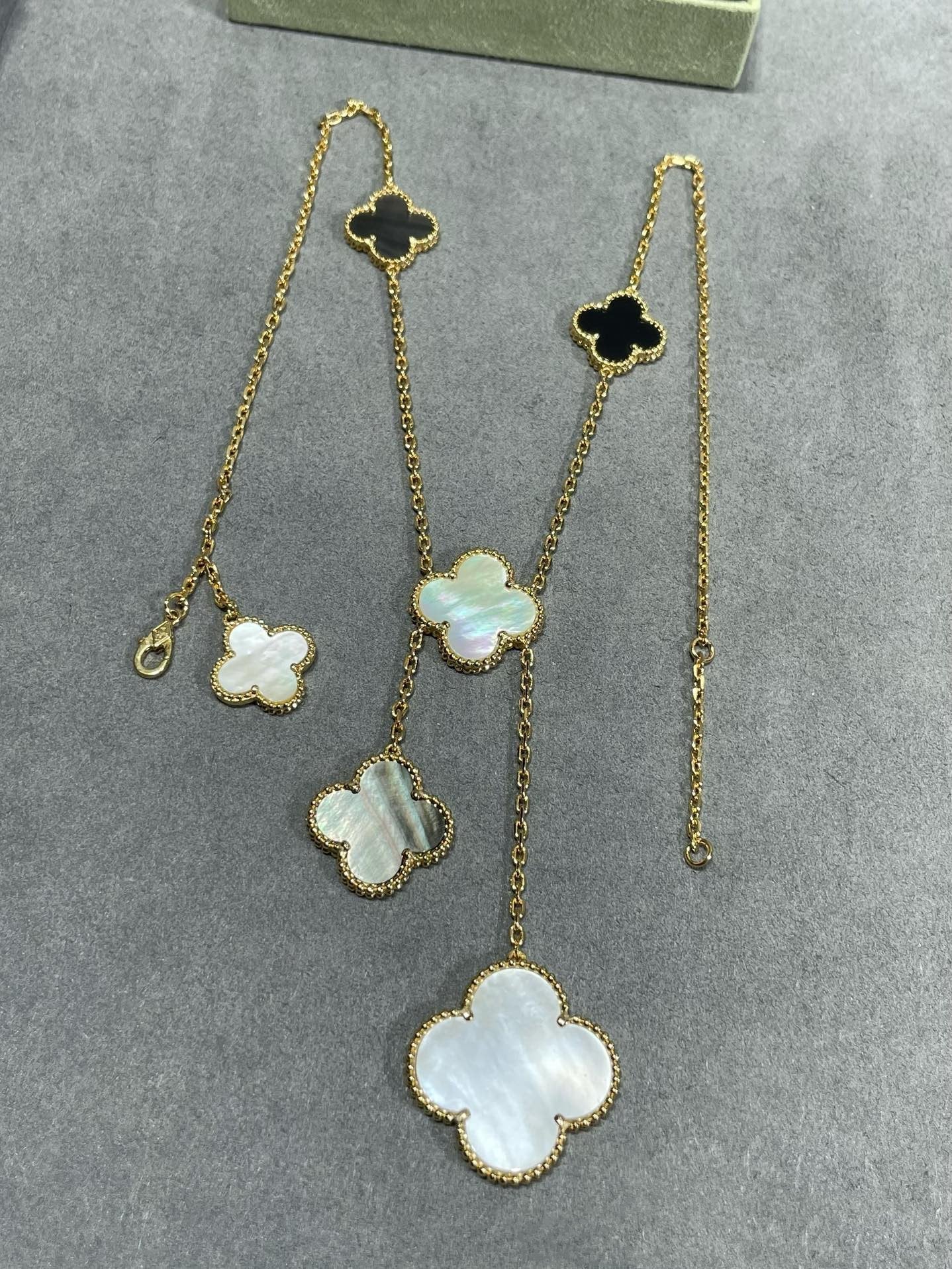 ¡®Lume Jewelry¡¯CLOVER 6 MOTIF MOP ONYX GOLD NECKLACE