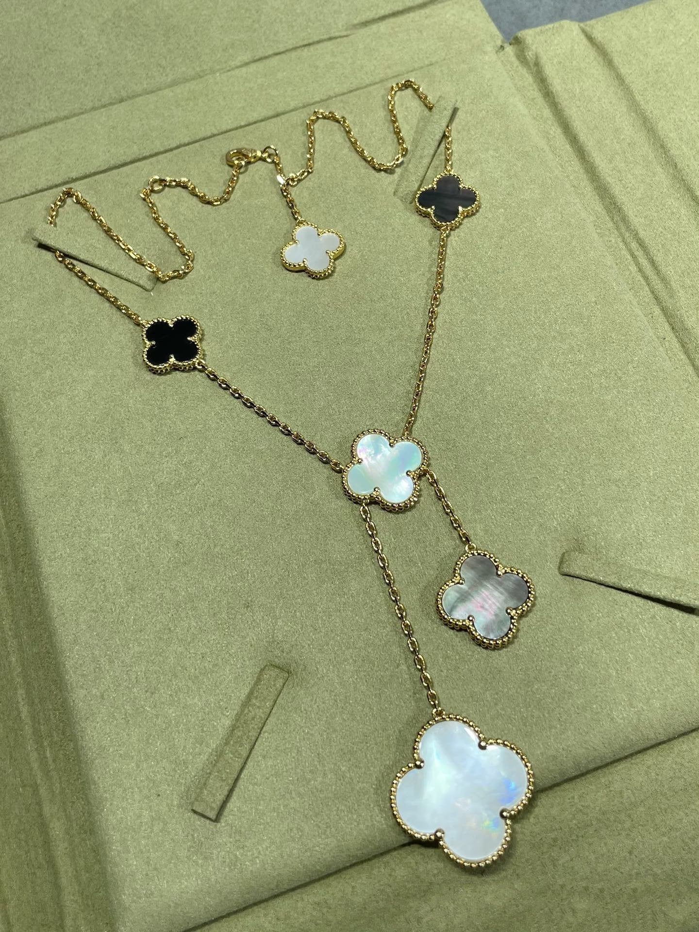 ¡®Lume Jewelry¡¯CLOVER 6 MOTIF MOP ONYX GOLD NECKLACE