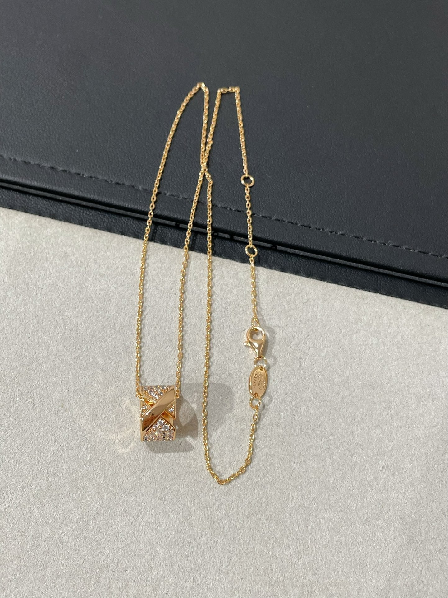 ¡®Lume Jewelry¡¯LIENS EVIDENCE DIAMOND PAVED NECKLACE