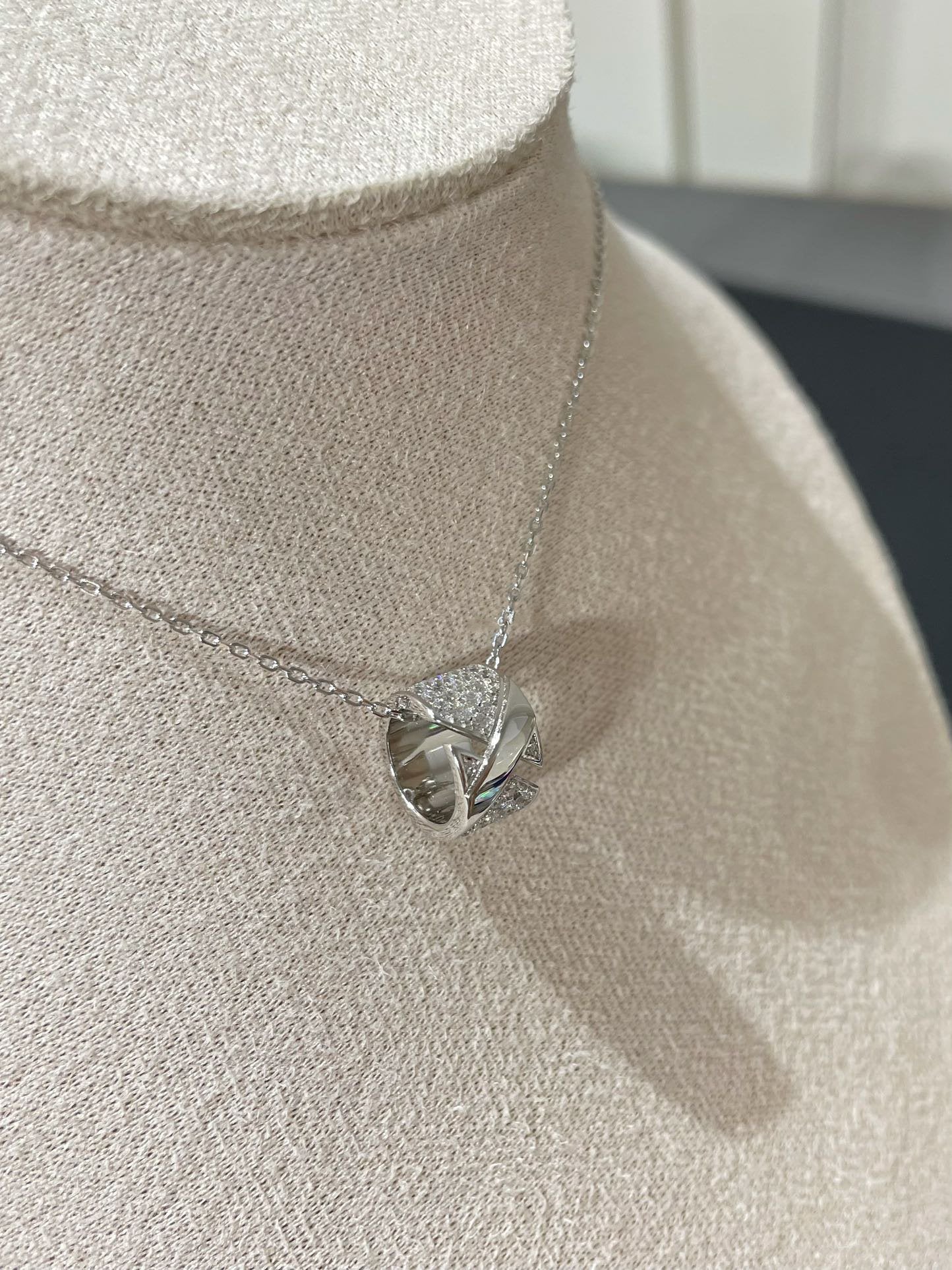 ¡®Lume Jewelry¡¯LIENS EVIDENCE DIAMOND PAVED NECKLACE