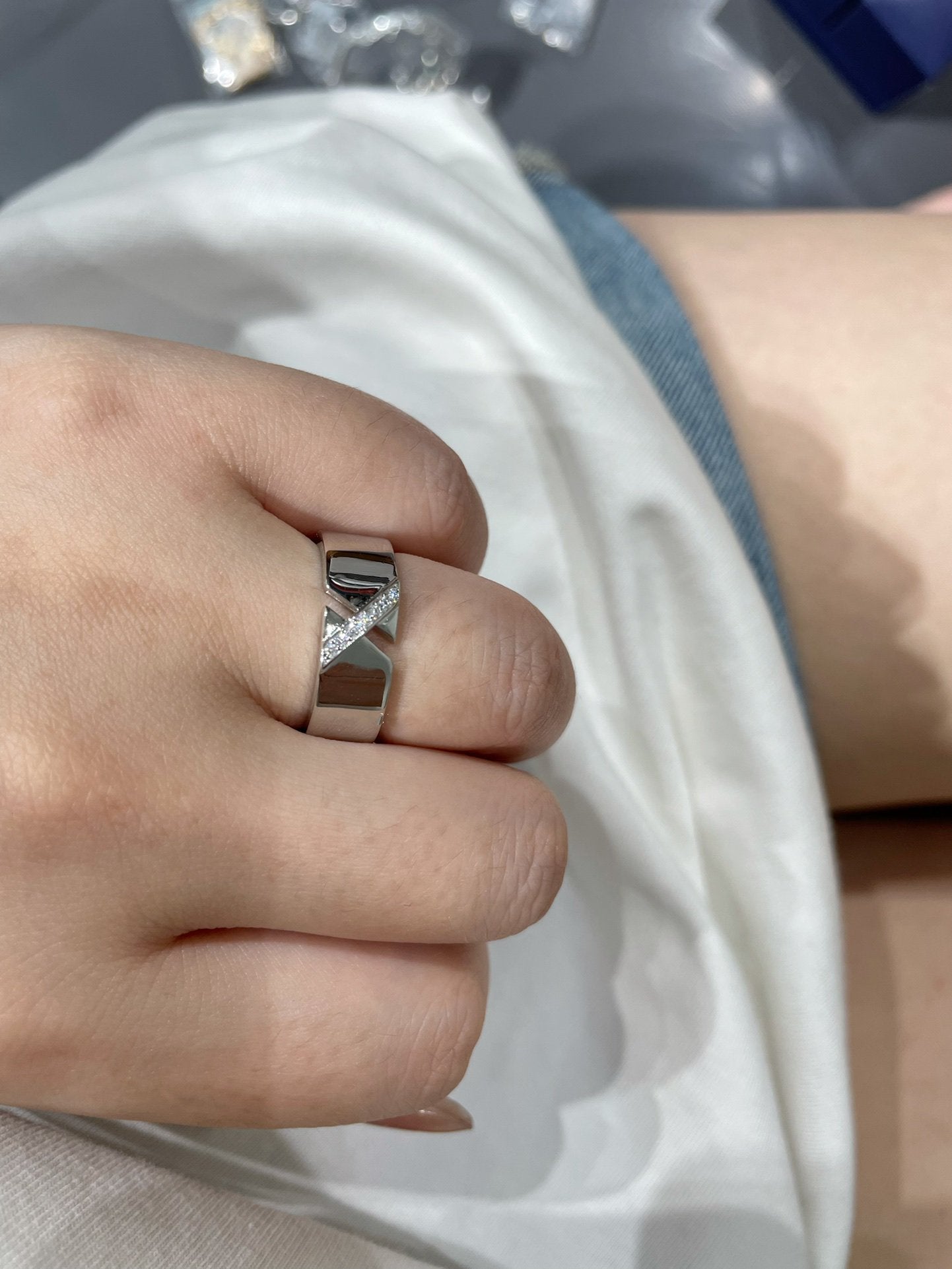 ¡®Lume Jewelry¡¯LIENS EVIDENCE DIAOMOND RING