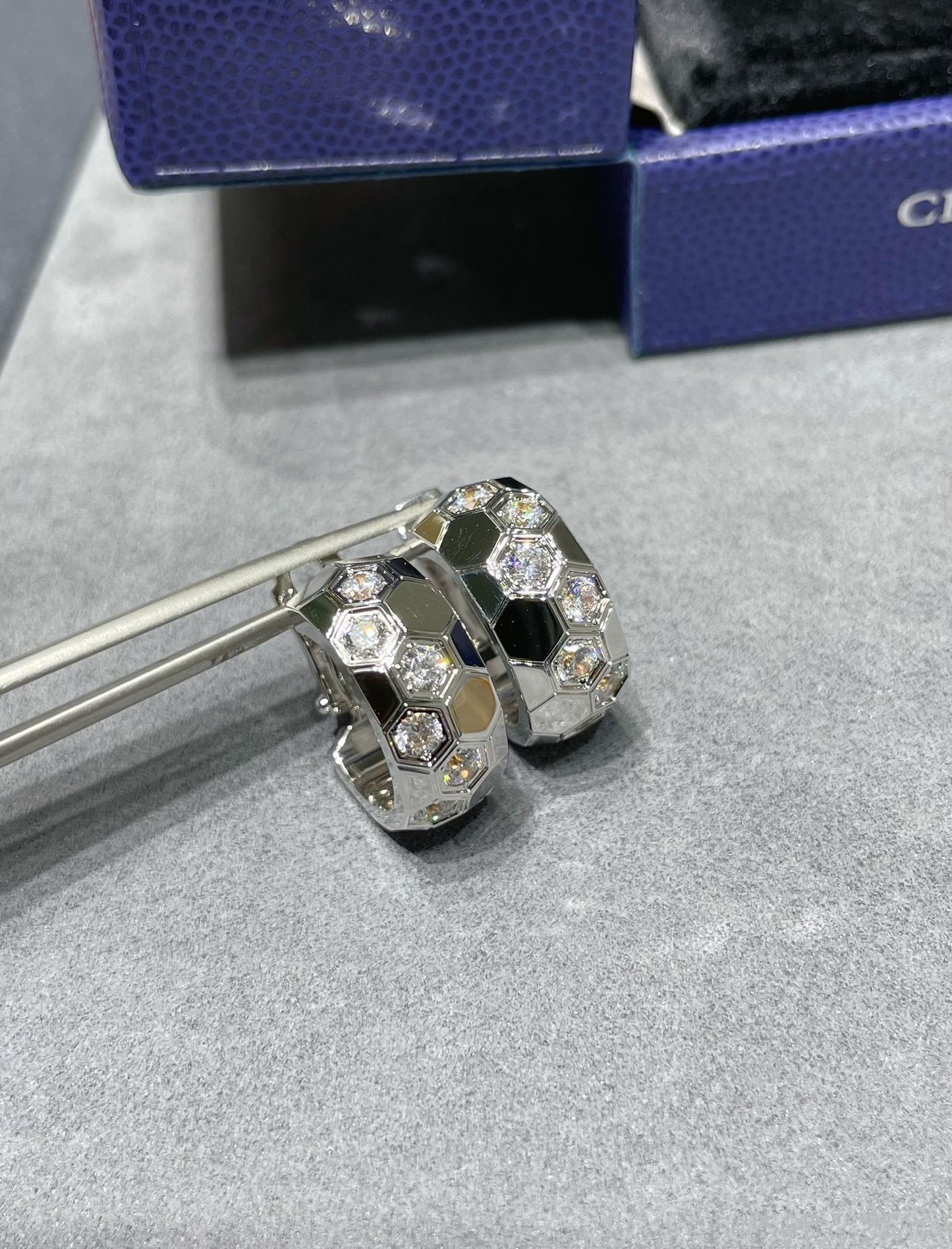 ¡®Lume Jewelry¡¯BEE LOVE DIAMOND HOOP EARRINGS
