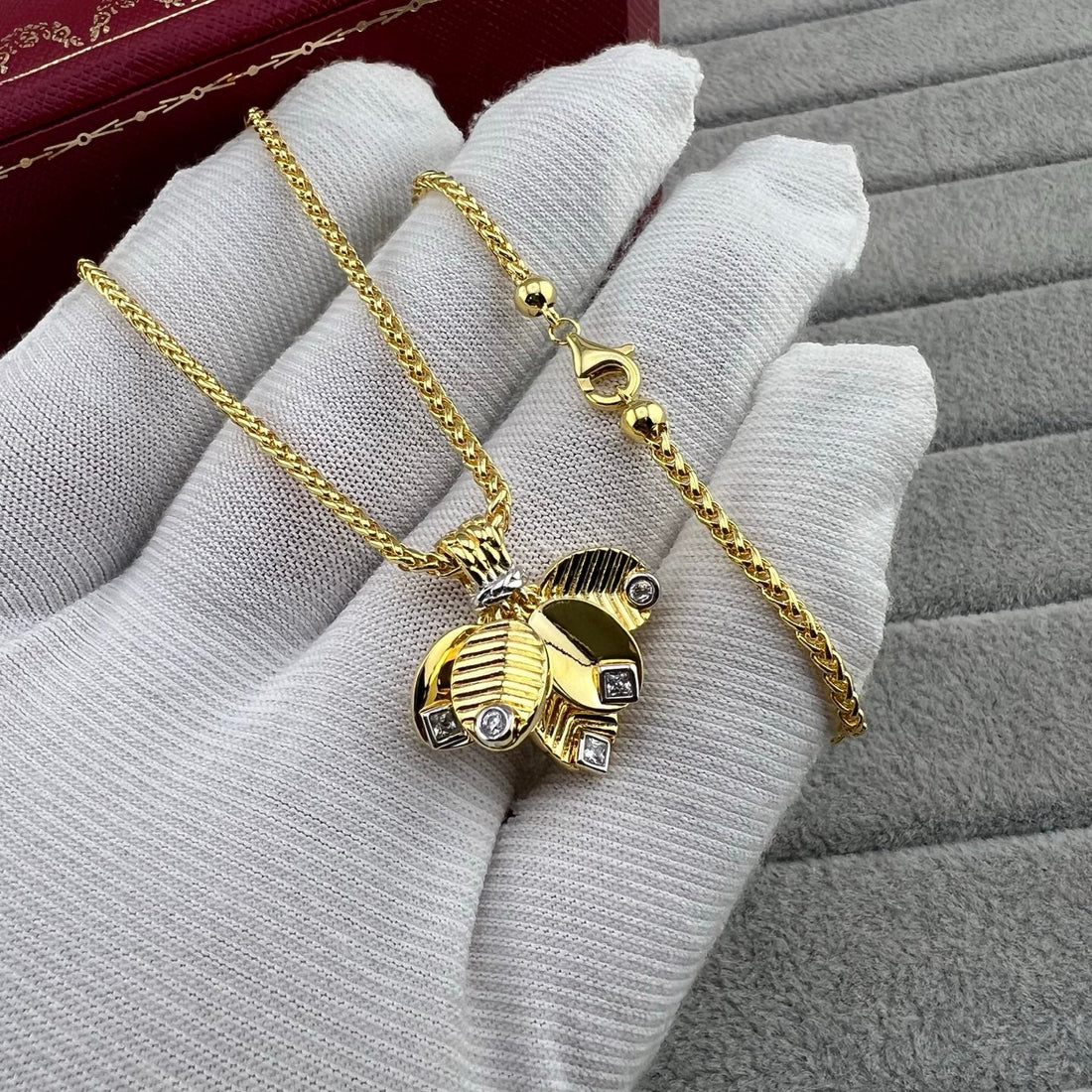 ¡®Lume Jewelry¡¯Leaf Pendant Necklace