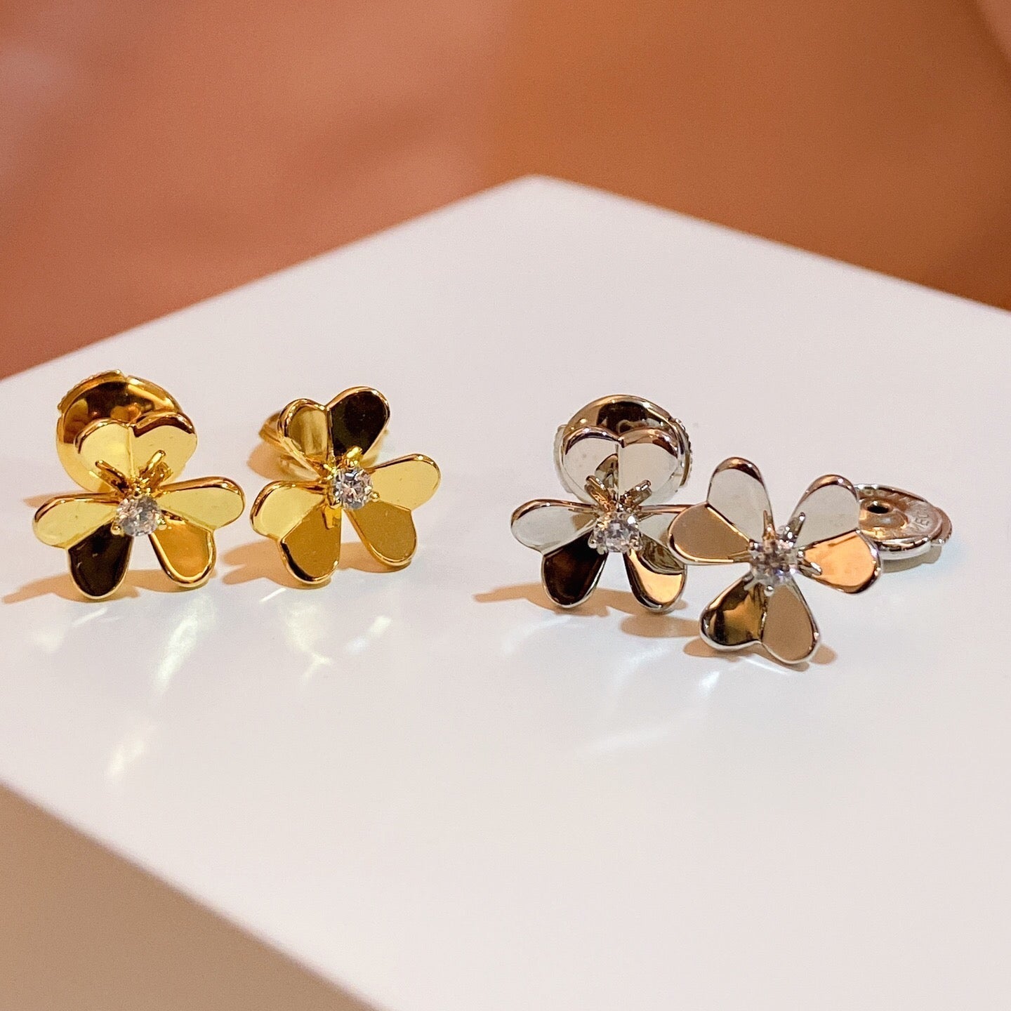 ¡®Lume Jewelry¡¯FRIVOLE MINI FLOWER EARRINGS