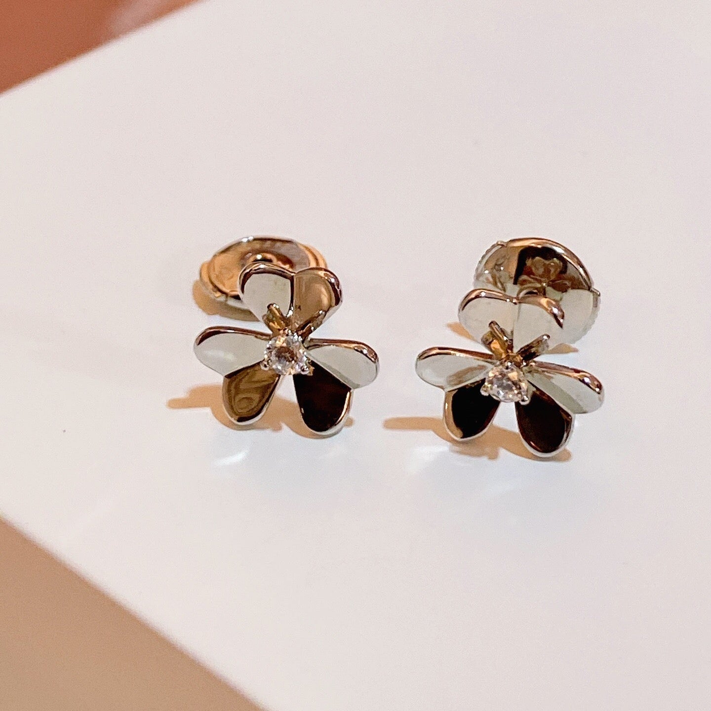 ¡®Lume Jewelry¡¯FRIVOLE MINI FLOWER EARRINGS
