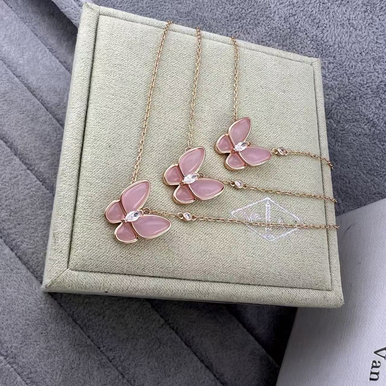 [Lume Jewelry] Pink Butterfly Necklace