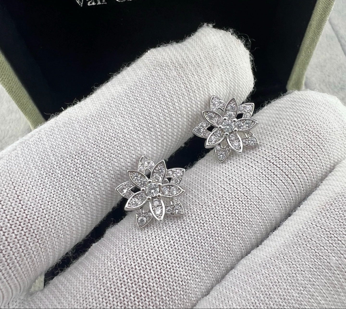 [Lume Jewelry] Full Diamond Hollow Lotus Necklace Set