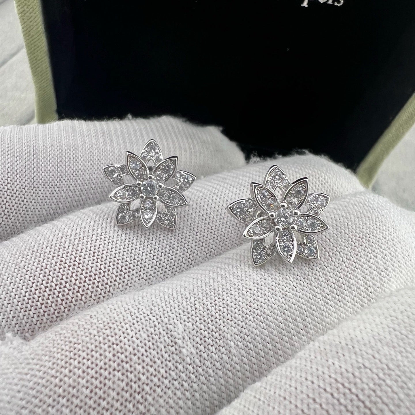 [Lume Jewelry] Full Diamond Hollow Lotus Necklace Set
