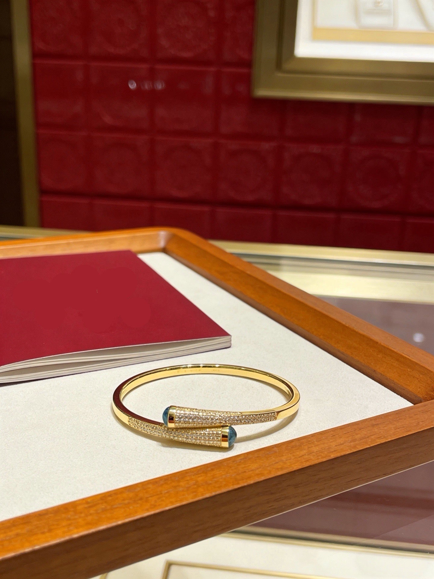 [Lume Jewelry] Partially Set Diamond Bangle